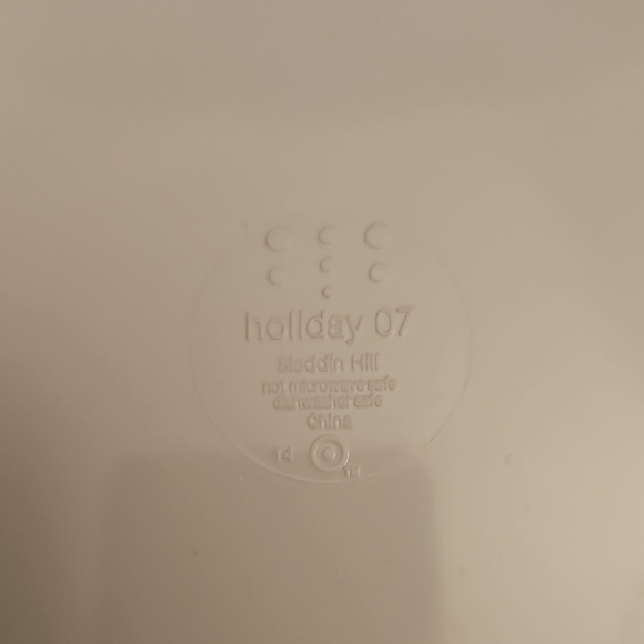 Snowflake Pattern Plate. - Picture 3 of 4